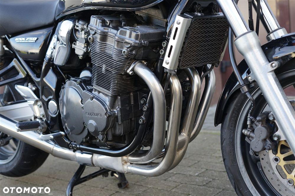 Suzuki GSX - 13