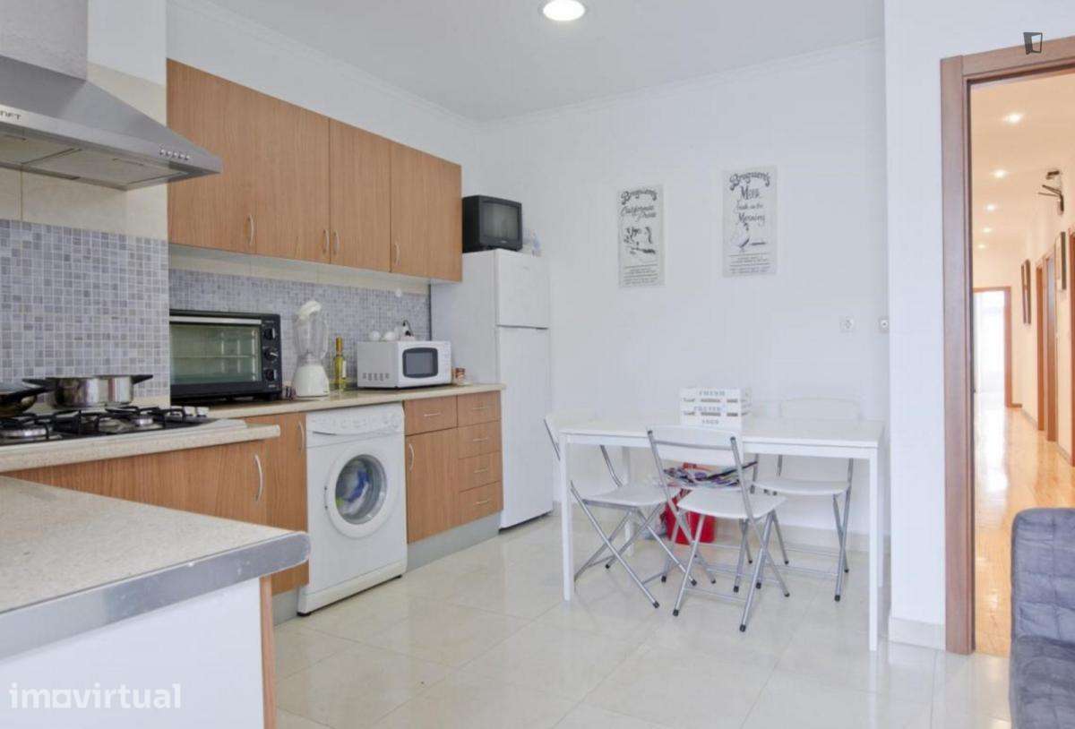 Quarto - localizado em Sete Rios Lisbon - Grande imagem: 4/14