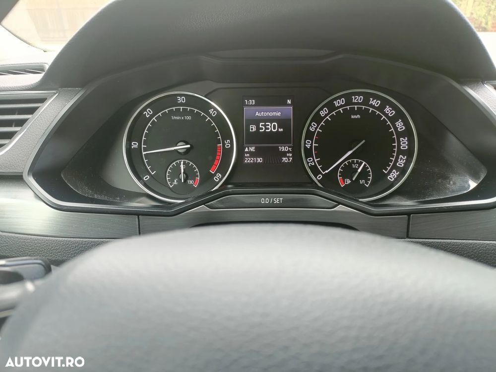 Skoda Superb 2.0 TDI DSG Style - 11