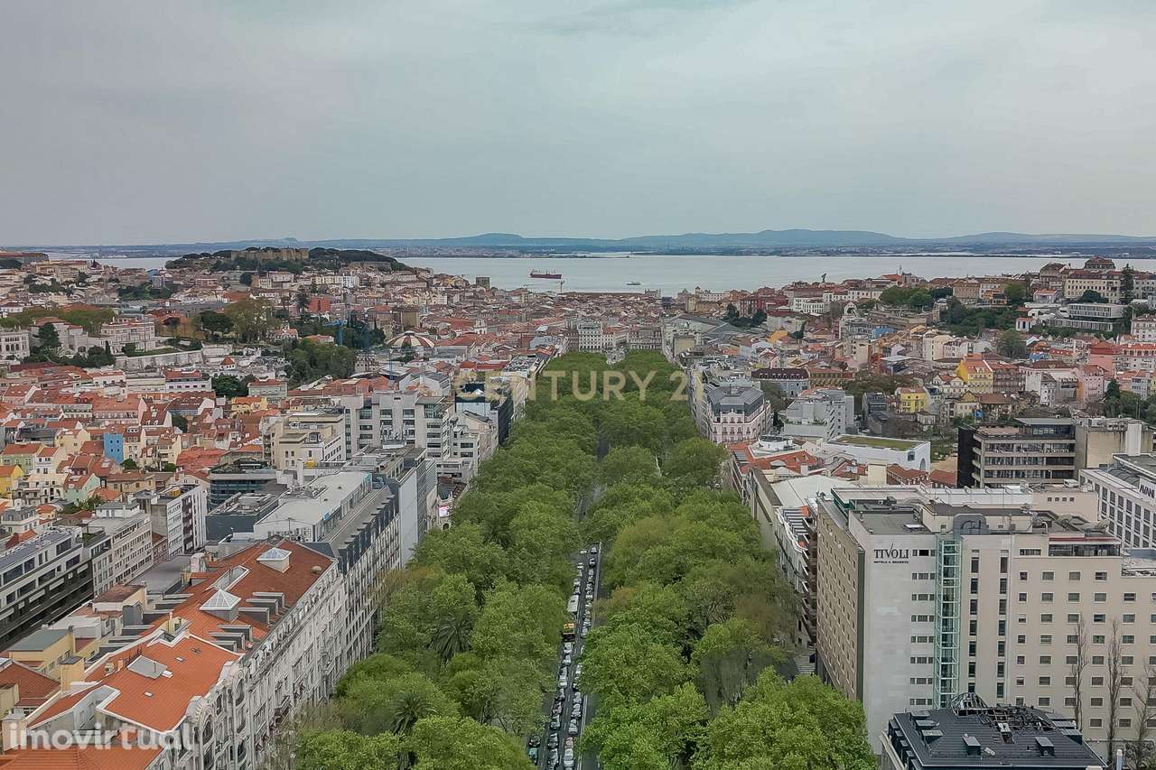 Prédio com 5 Frações a 100m da Avenida da Liberdade - Para Reabilitaçã - Grande imagem: 2/7