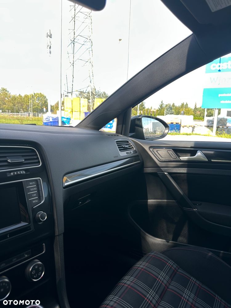 Volkswagen Golf 2.0 GTI - 24