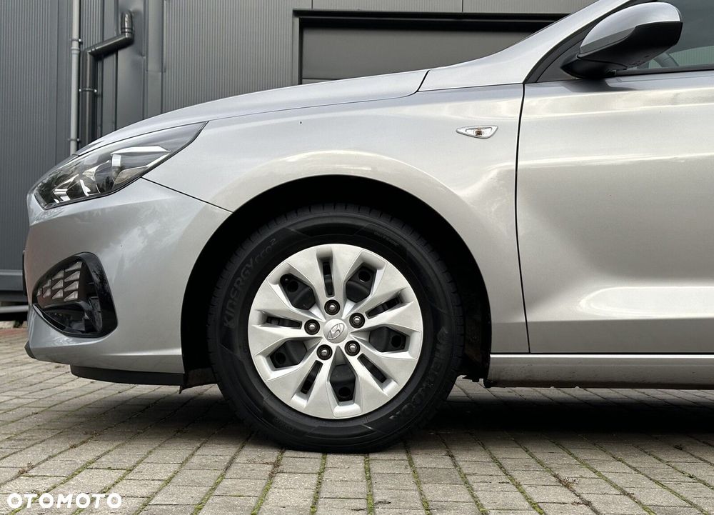 Hyundai i30 1.5 DPI Classic + - 16