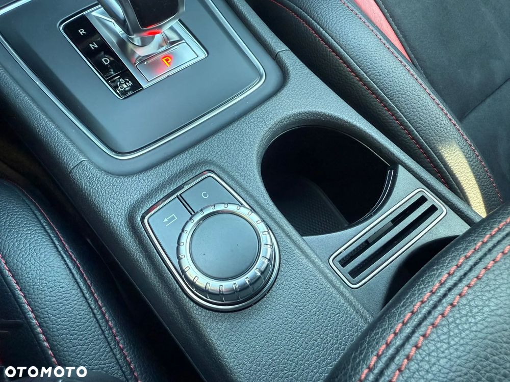 Mercedes-Benz CLA 45 AMG 4-Matic - 28