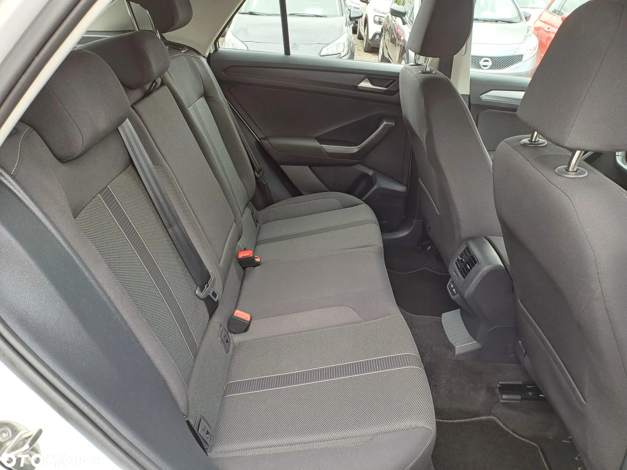 Volkswagen T-Roc 2.0 TDI SCR DSG IQ.DRIVE - 11