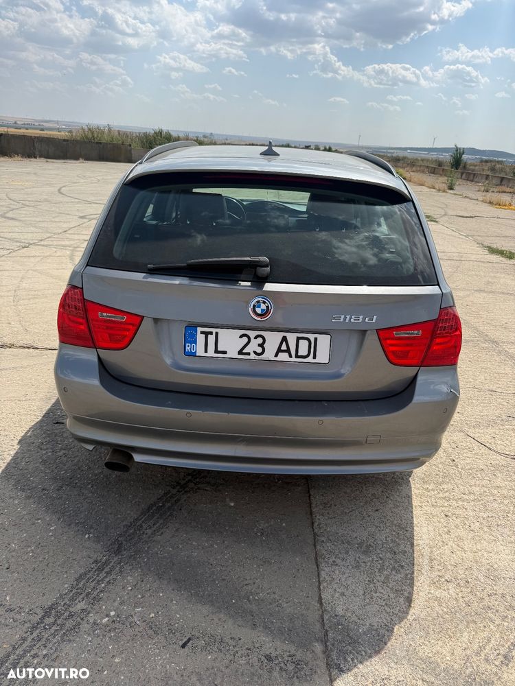 BMW Seria 3 318d Touring - 11