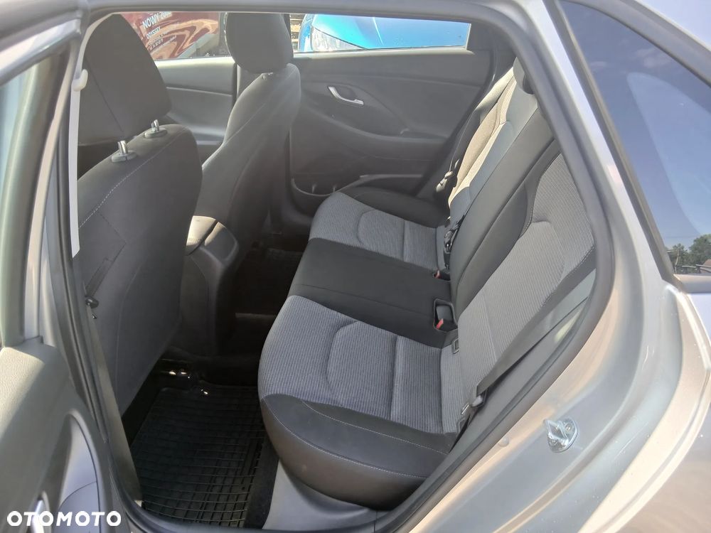 Hyundai i30 1.5 DPI Classic + - 13