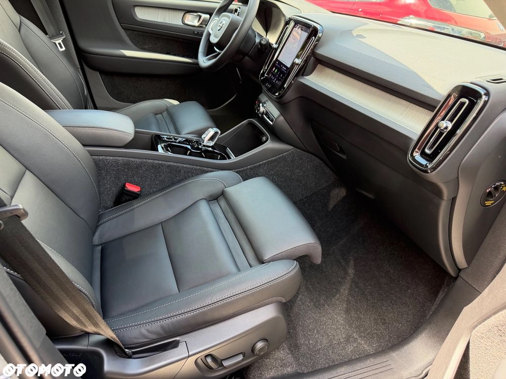 Volvo XC 40 B3 B DKG Ultra Black Edition - 3