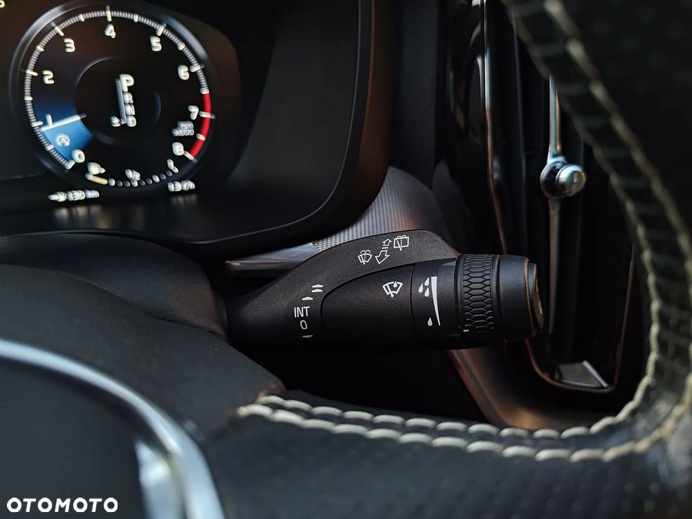 Volvo XC 60 T5 R-Design - 33