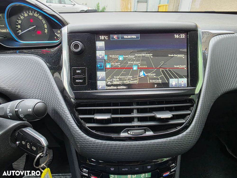 Peugeot 2008 1.2 L PureTech STT Allure - 17