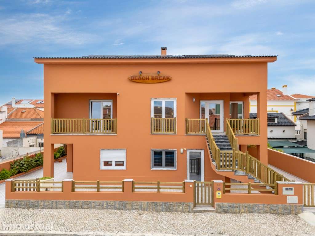 Moradia dividida em 4 apartamentos, ideal para alojamento local a 1... - Grande imagem: 2/46