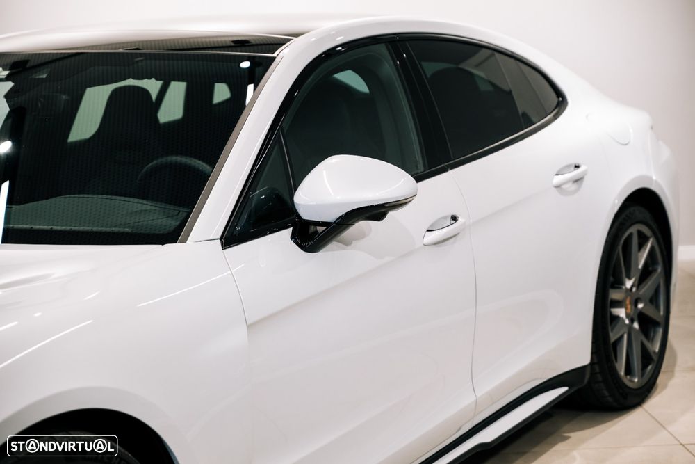 Porsche Panamera 4 E-Hybrid - 16