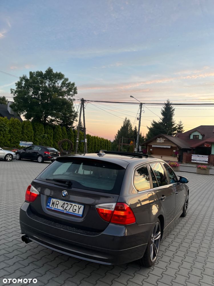 BMW Seria 3 325i xDrive - 10