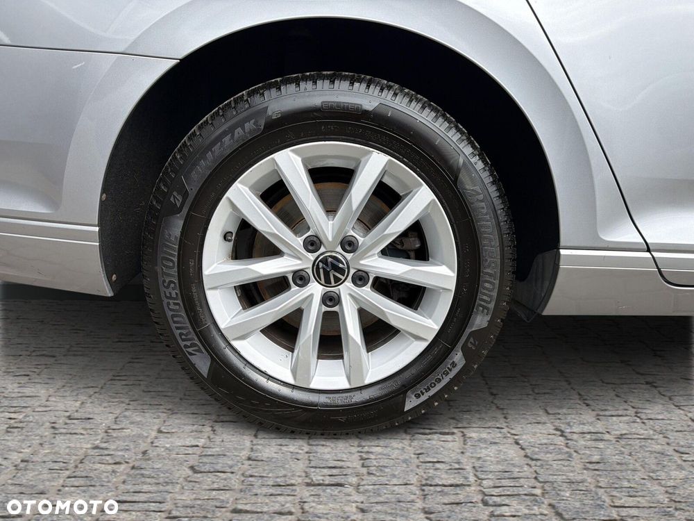 Volkswagen Passat - 20