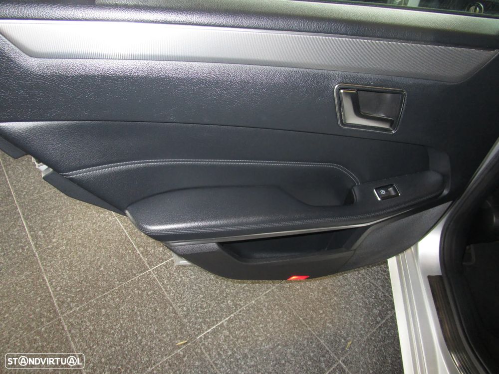 Mercedes-Benz E 300 BLUETEC Hybrid Avantgarde - 12