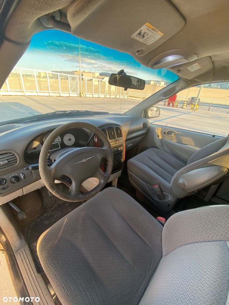 Chrysler Town & Country 3.3 LX - 16
