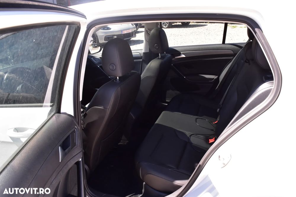 Volkswagen Golf - 9