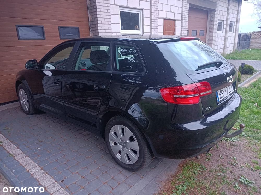Audi A3 Sportback 1.6 TDI DPF Ambiente - 14