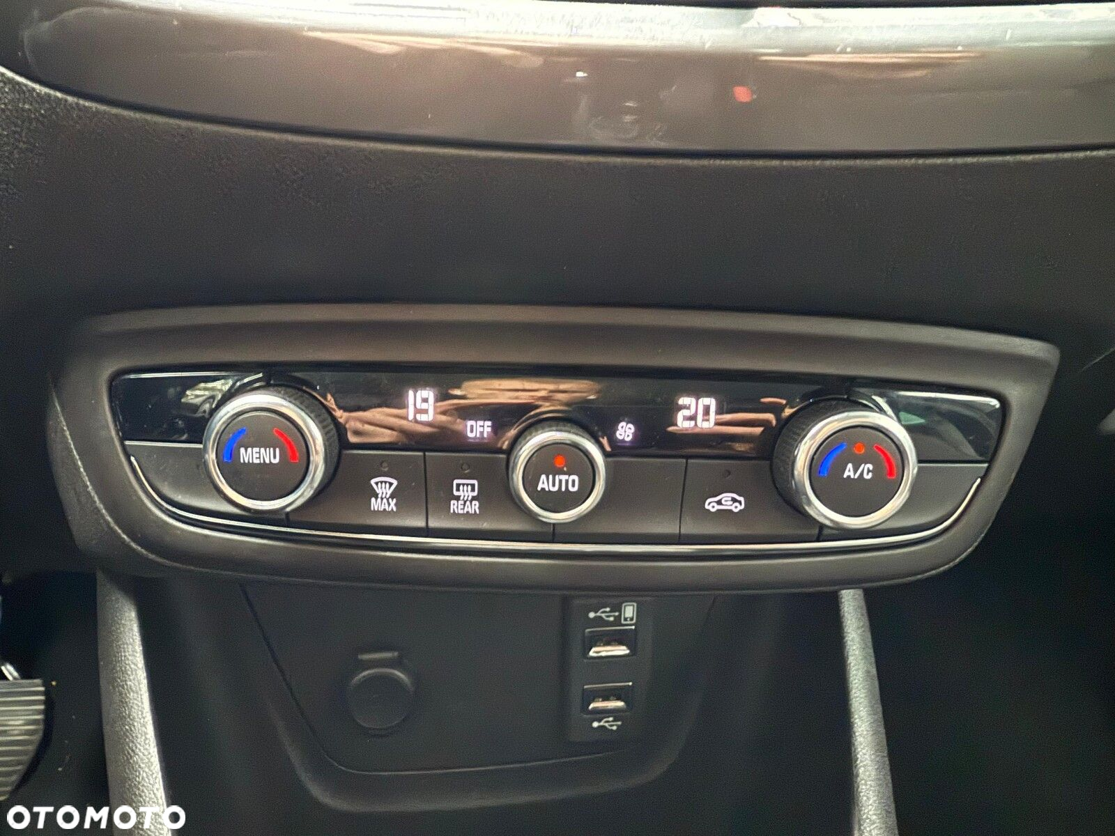 Opel Crossland 1.2 T Elegance - 24