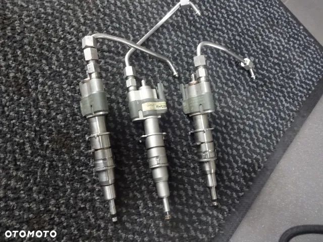 Wtryskiwacz BMW 2.0 N43B20A  7589048-06 - 1