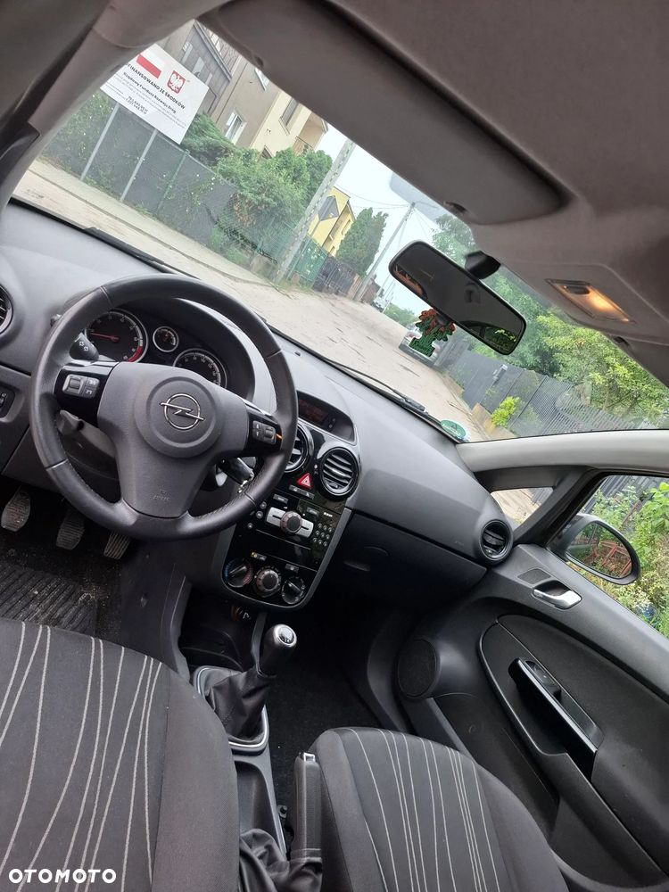 Opel Corsa 1.4 16V Essentia - 12