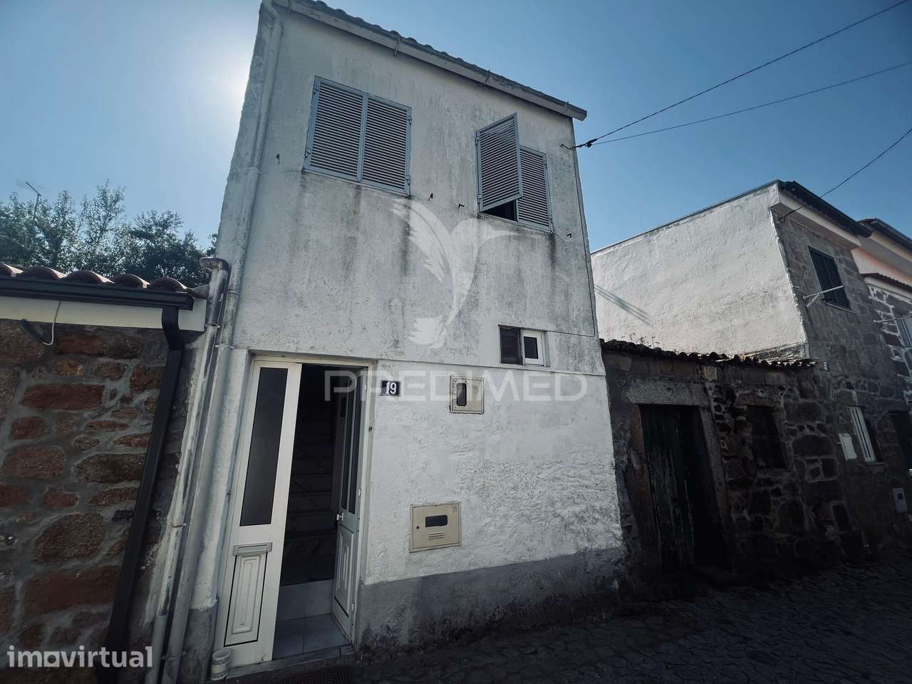 Moradia com Terreno e Espaço Exterior - Grande imagem: 2/29