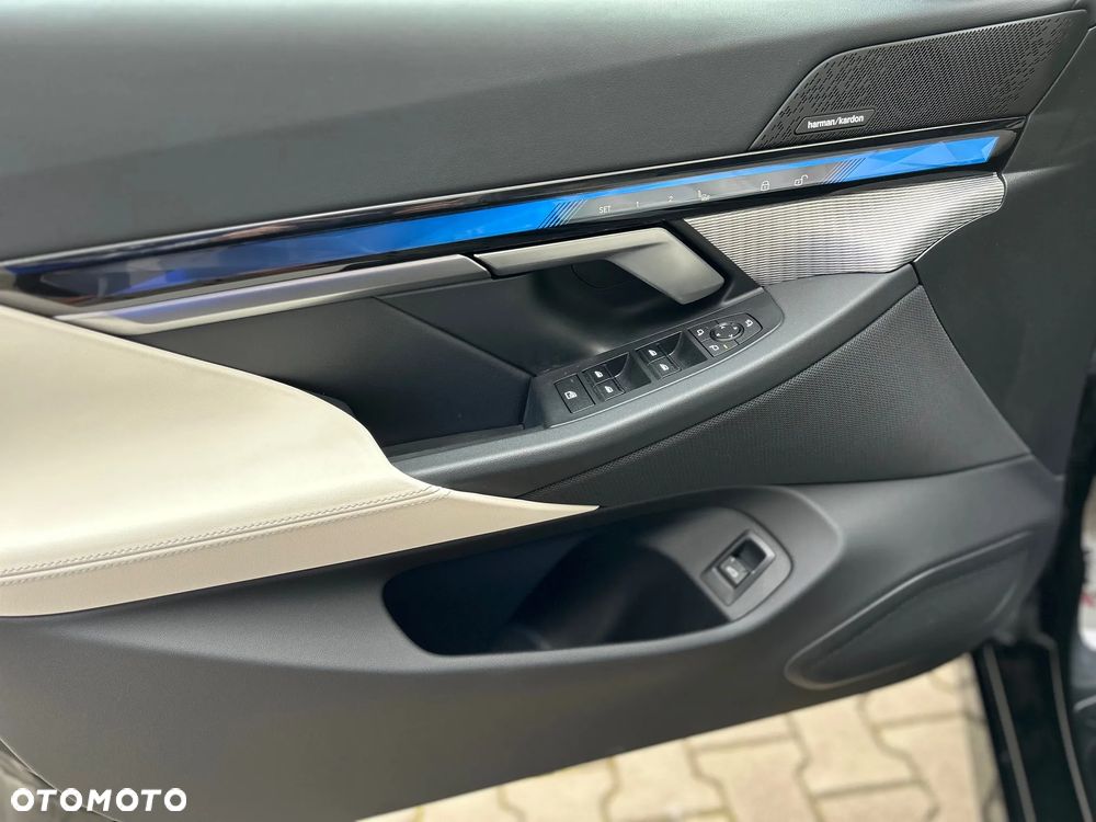 BMW i5 83.9kWh M60 xDrive - 14