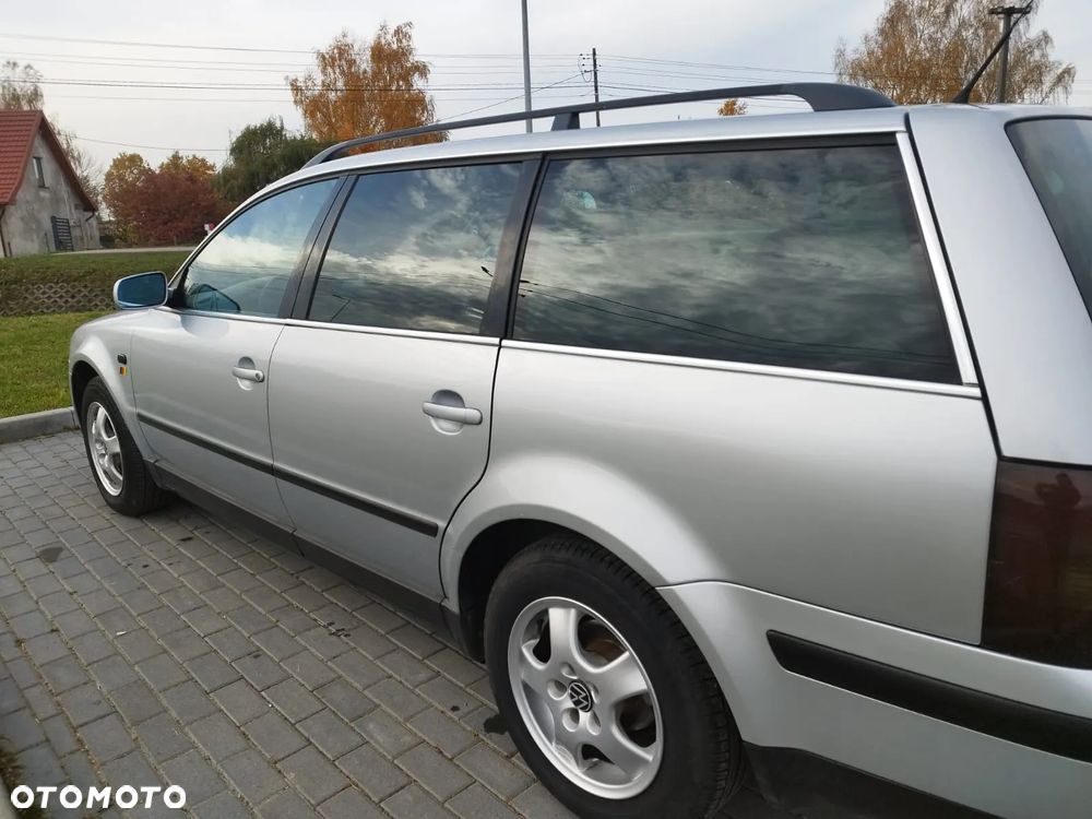 Volkswagen Passat 1.6 Comfortline - 28