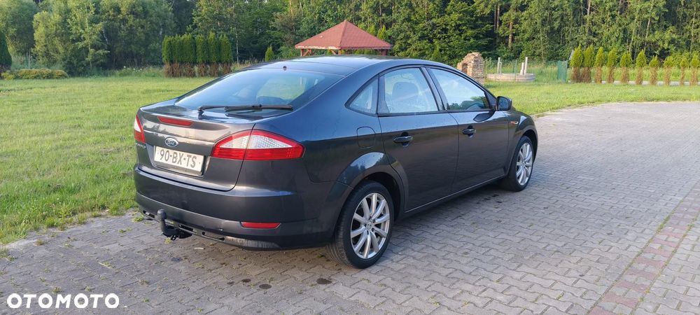 Ford Mondeo 2.0 Ambiente - 24