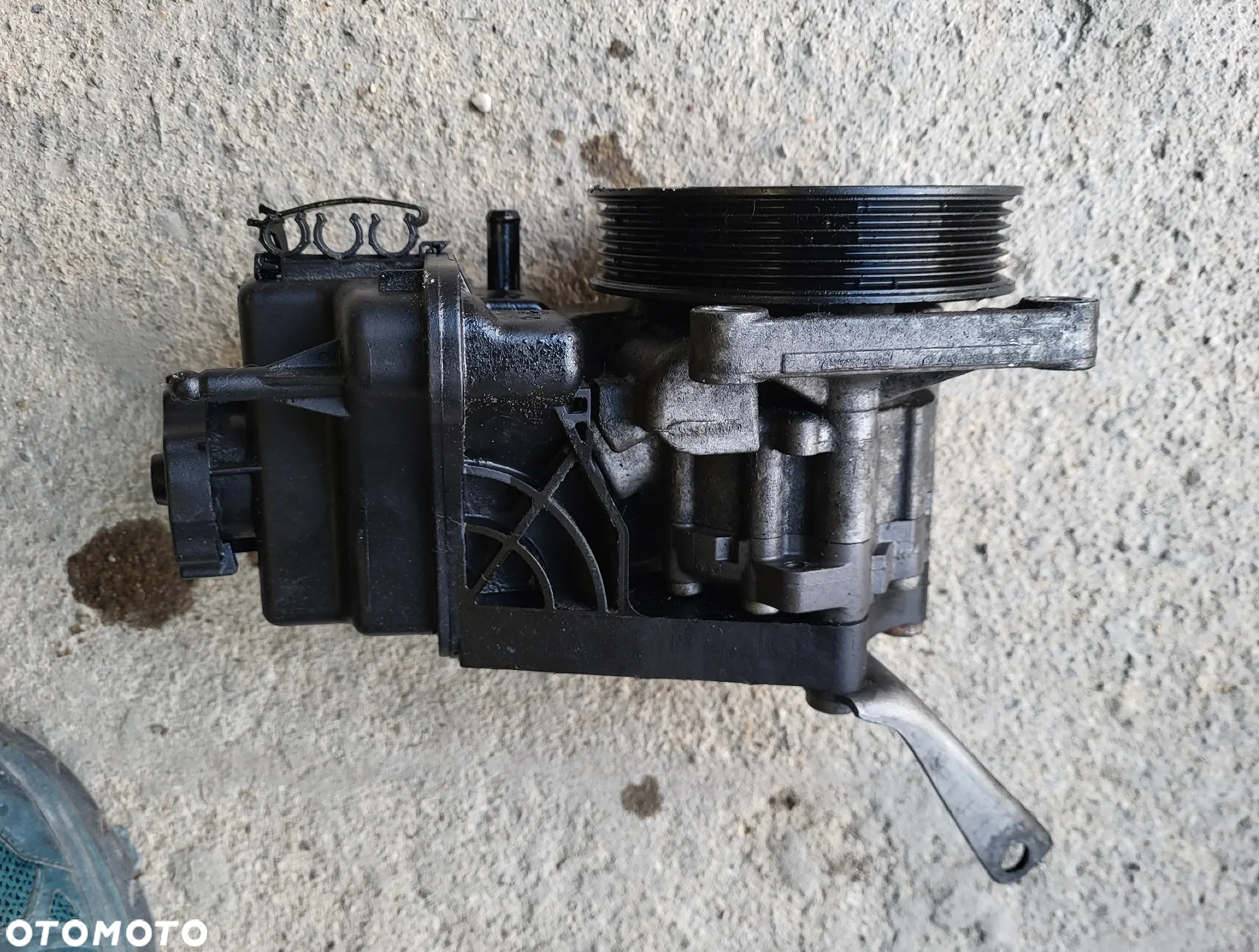 Pompa wspomagania Mercedes - 3