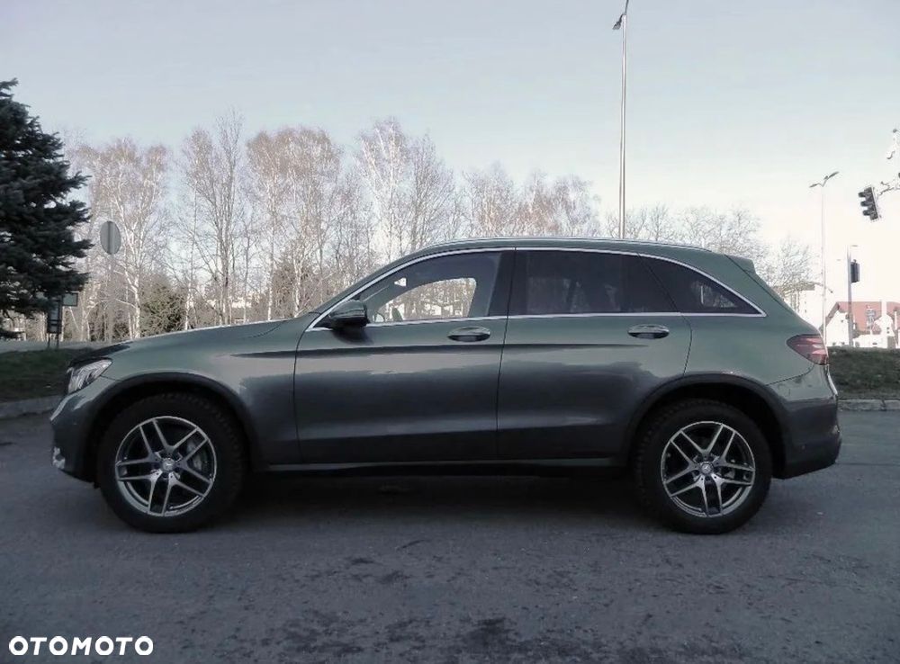 Mercedes-Benz GLC 300 4Matic 9G-TRONIC AMG Line Plus - 28