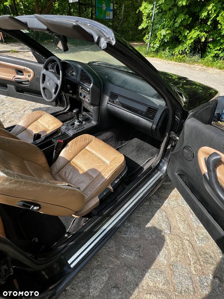 BMW Seria 3 325i - 14