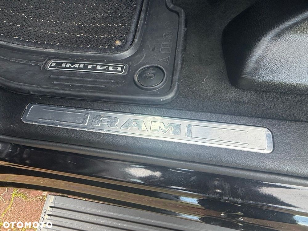RAM 1500 5.7 Crew Cab Shortbed Limited Black - 25