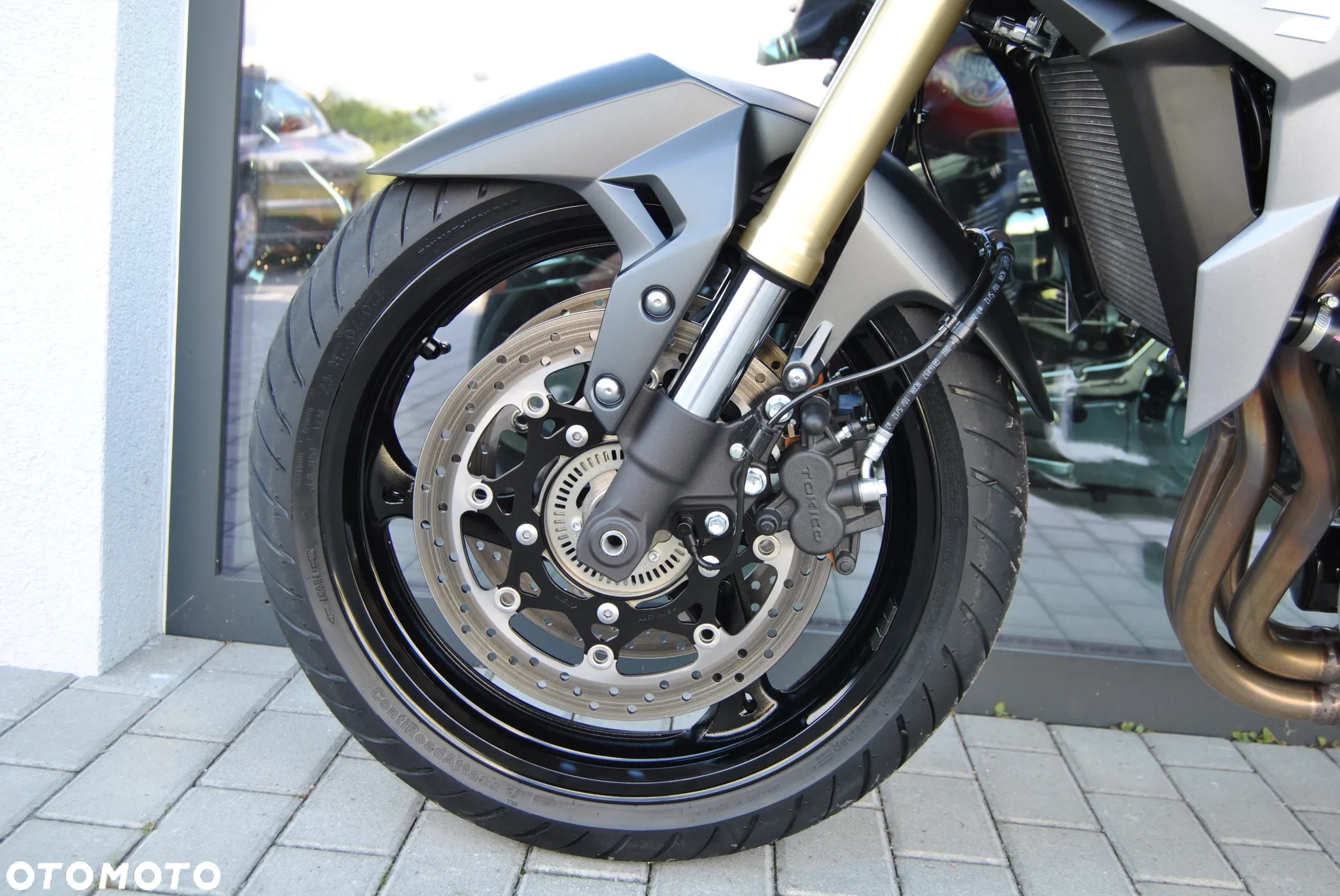 Suzuki GSR - 29