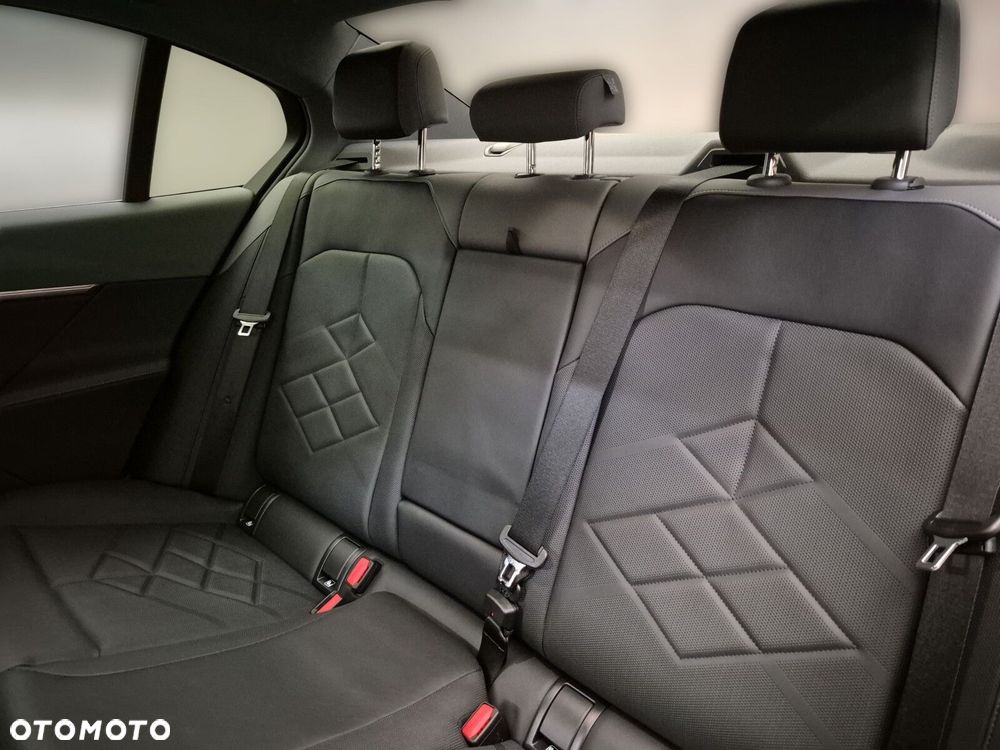 BMW Seria 5 520i mHEV - 23
