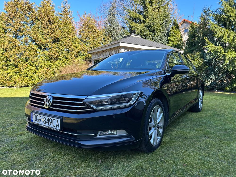 Volkswagen Passat - 1