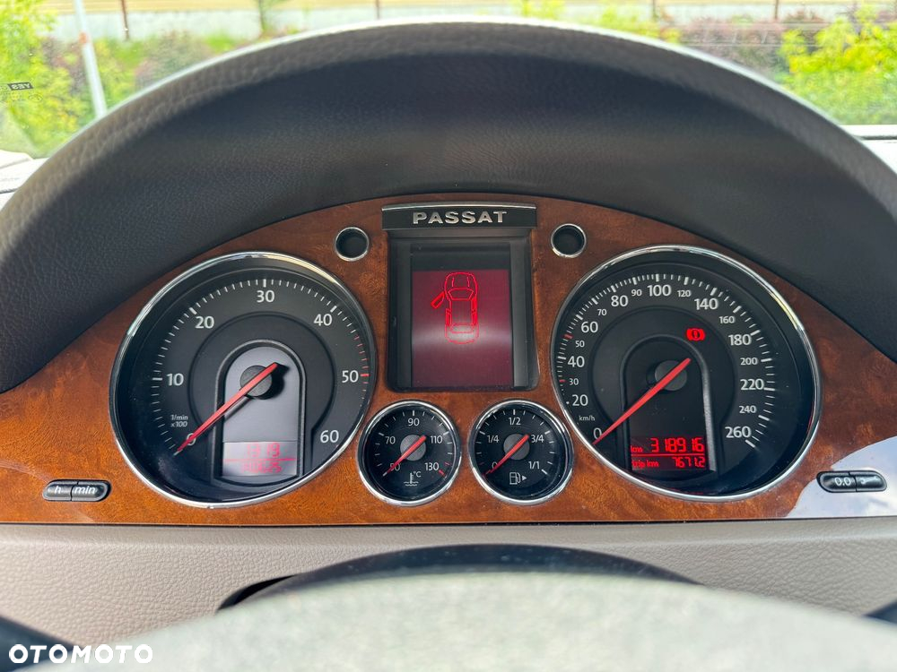 Volkswagen Passat 2.0 TDI DPF Highline - 8