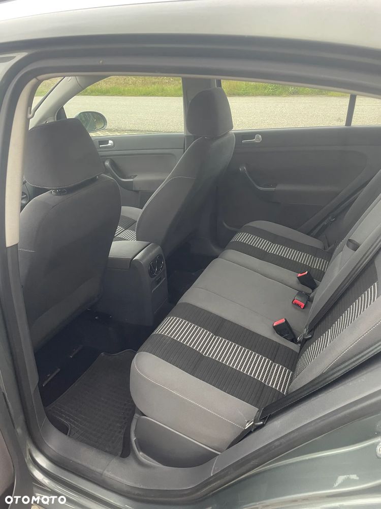 Volkswagen Golf Plus 2.0 TDI Comfortline - 17