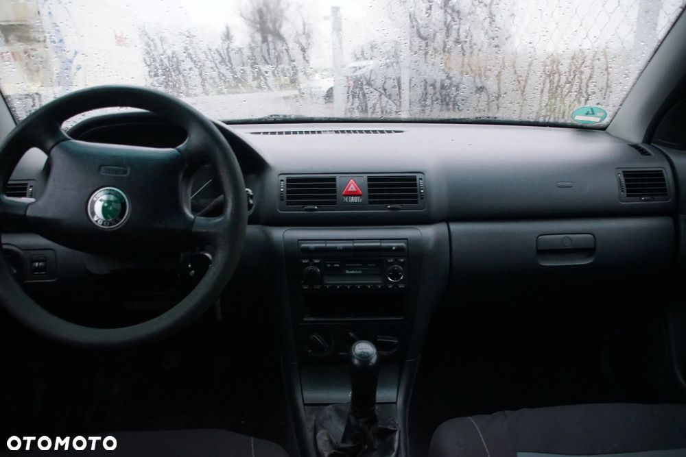 Auto na części - Skoda Octavia I Lift 1.9 TDI 110 KM ASV EGS LF5U 2001R Silnik Skrzynia Drzwi Maska Klapa Zderzak Błotnik Lampa Lusterko Klamka Deska Kokpit Sterownik Moduł Czujnik Licznik Panel - 14