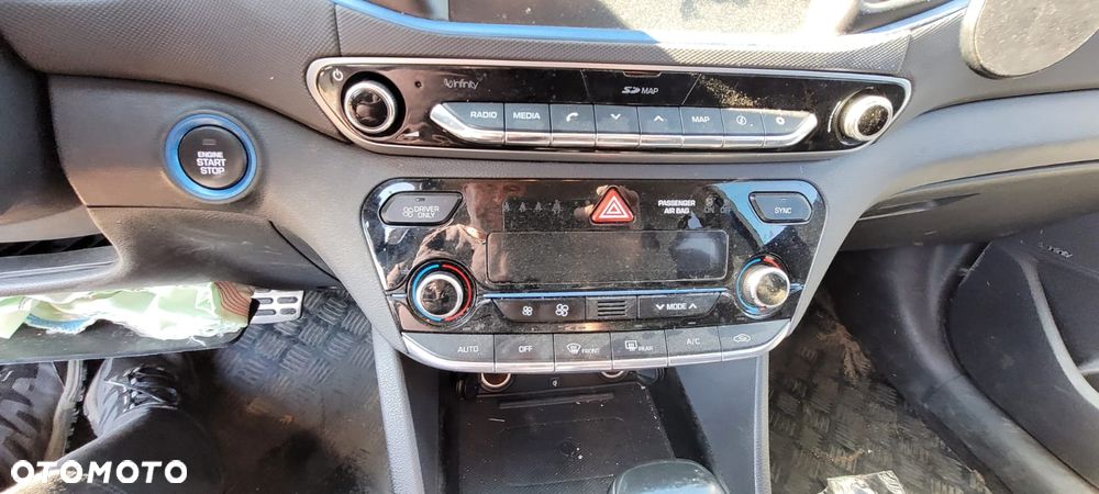 Hyundai IONIQ - 22