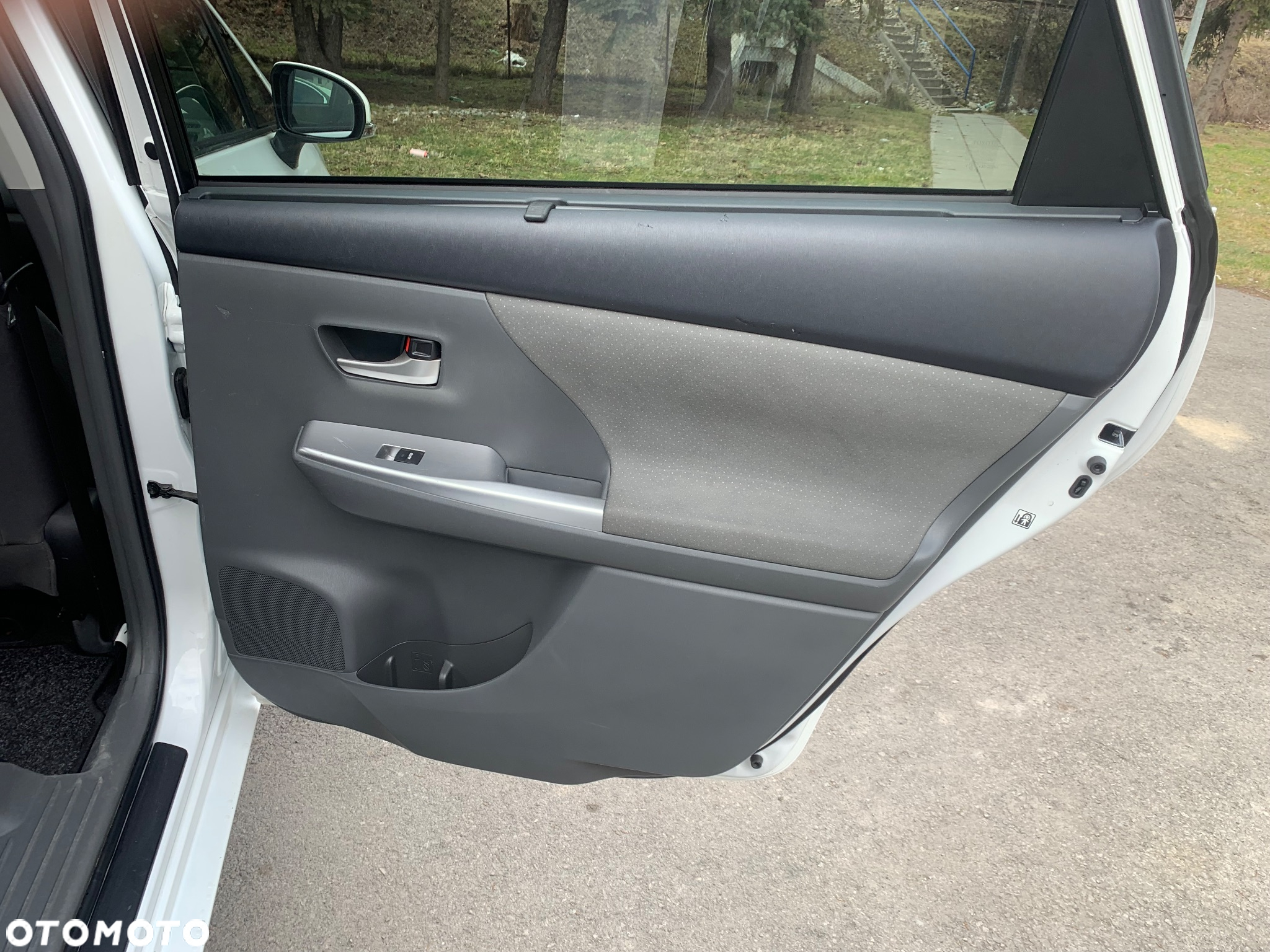 Toyota Prius+ (Hybrid) - 13