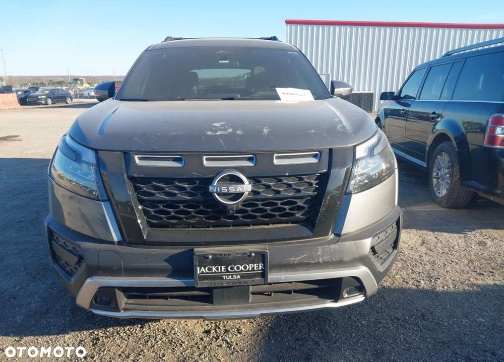 Nissan Pathfinder - 11