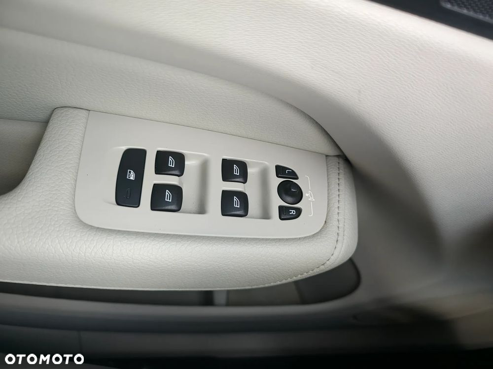 Volvo XC 60 D4 Momentum Pro - 14
