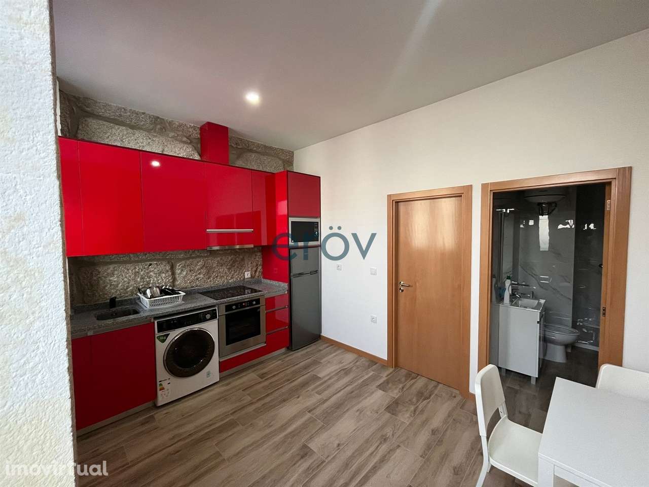 Moradia Convertida em 3 Apartamentos – Areosa, Paranhos | Porto - Grande imagem: 4/30