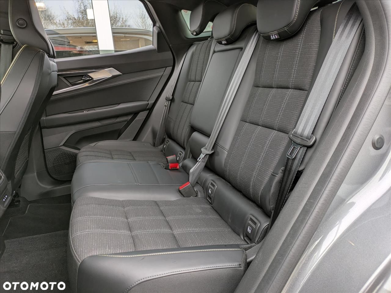 Renault Austral 1.3 TCe mHEV Iconic - 18