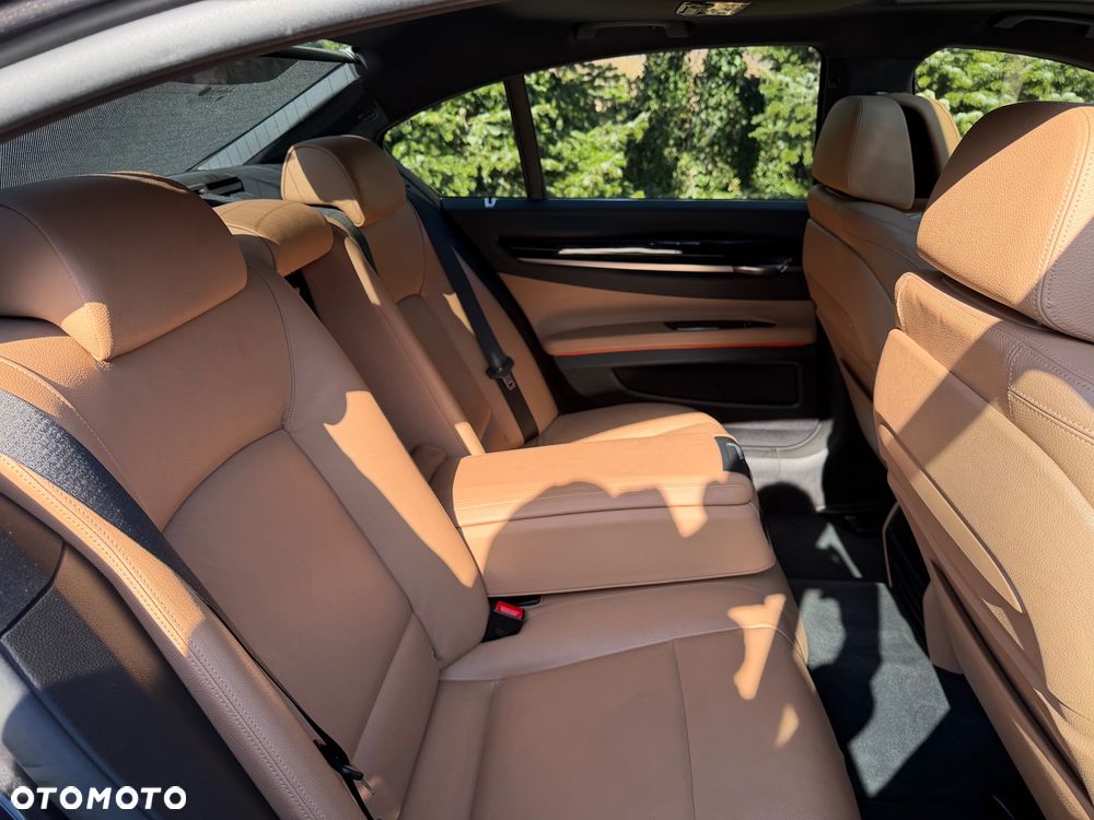 BMW Seria 7 750d xDrive - 14