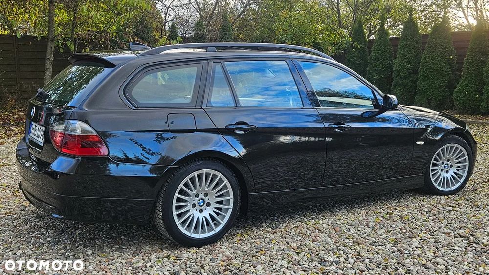 BMW Seria 3 325i Touring - 13