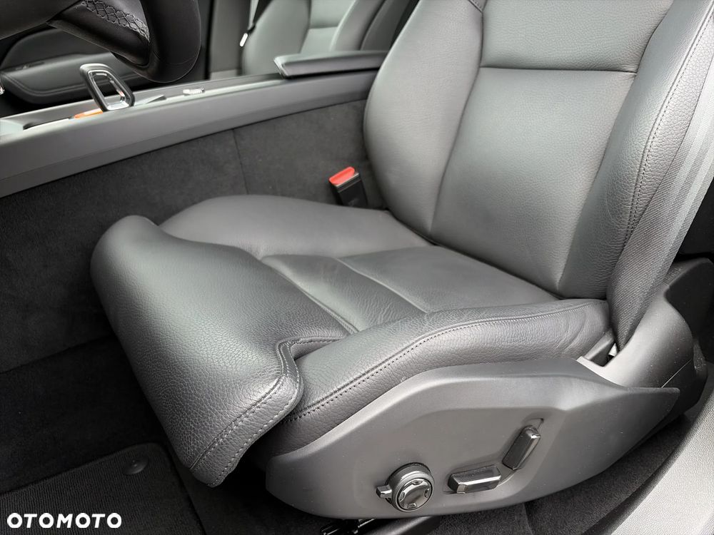 Volvo XC 60 B4 D AWD Plus Bright - 11
