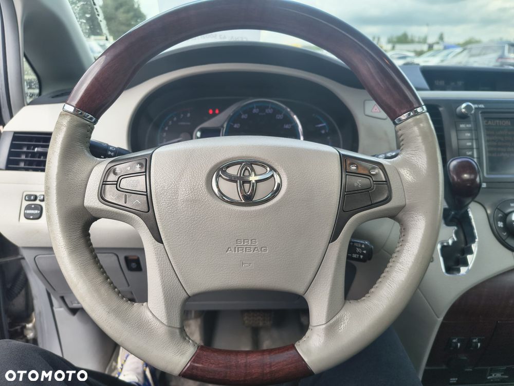Toyota Sienna - 9