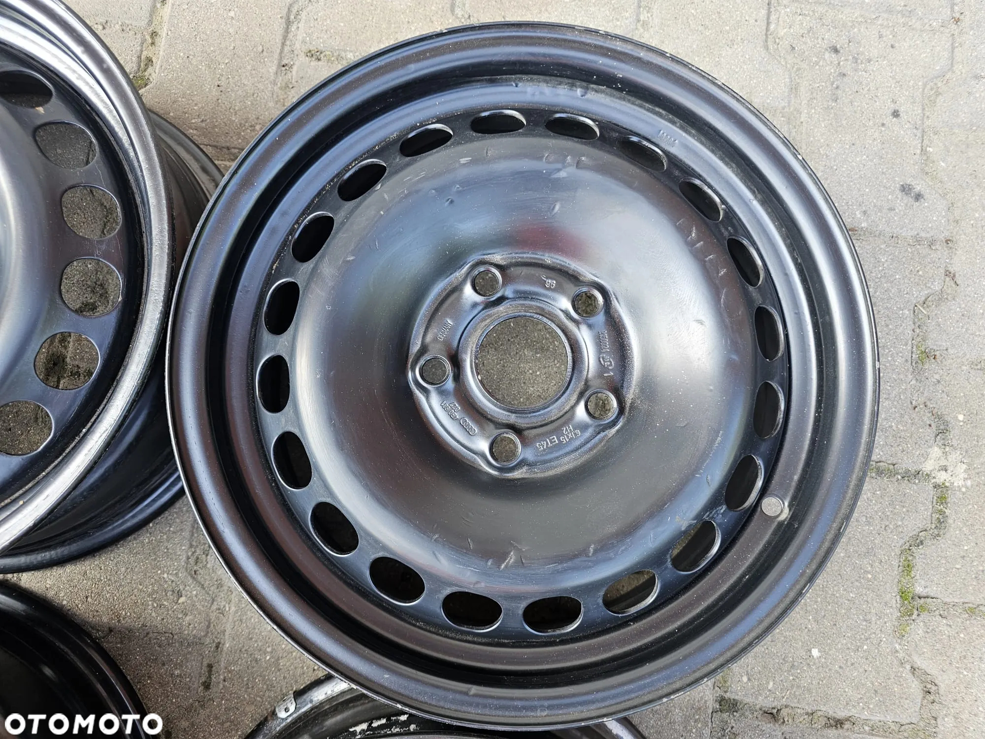 (S33) Felgi stalowe 15'' A3 S3 A4 A6 Q3 TT Seat Volkswagen Passat Skoda Octavia / 6Jx15 ET45 5x112 - 3