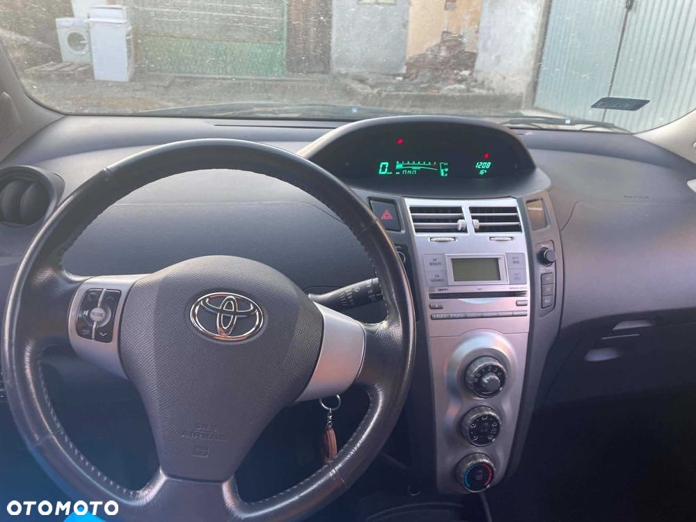 Toyota Yaris - 8